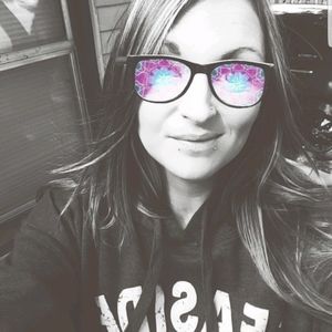 Meet your Posher, Kira